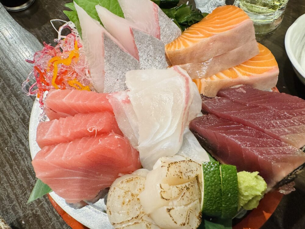 松山の八百金で食べた刺身の盛り合わせ