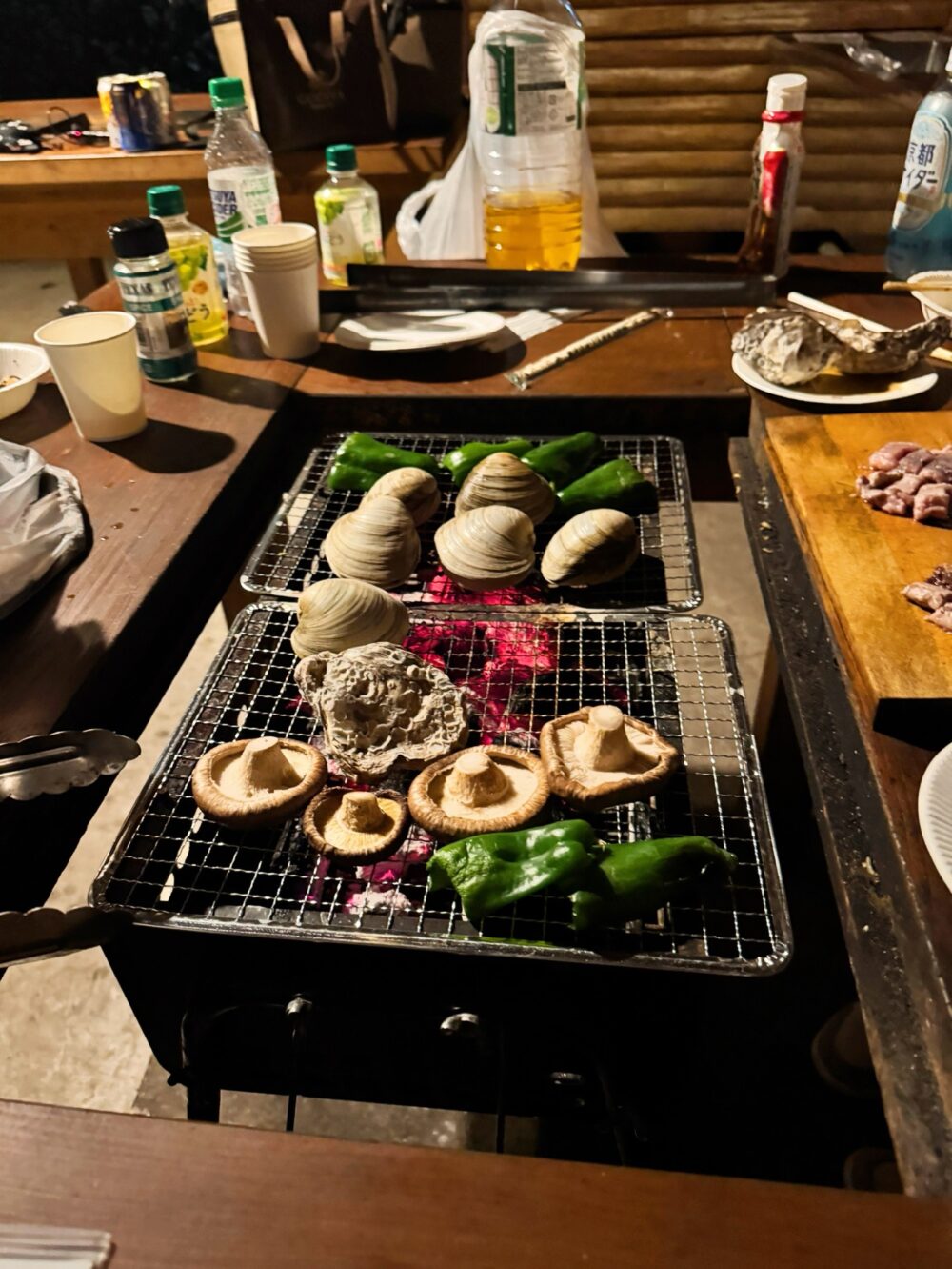 西村水産で買った貝などを焼く海鮮BBQ