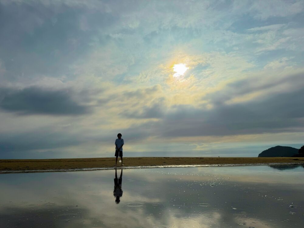 雨上がりの父母ヶ浜で撮影した水面反射写真